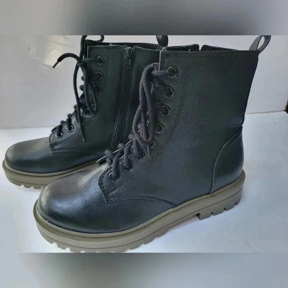 SODA Women's Black Combat/Moto Lace Up w/Side Zipper Boots Size 9.5/10 NWOT